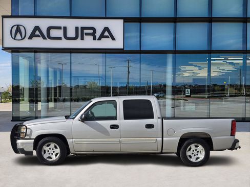 Used 2007 Chevrolet Silverado 1500 LT w/ Crew Cab Value Package image 3