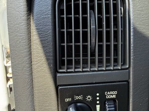 Used 2004 Dodge Ram 1500 Truck ST image 11