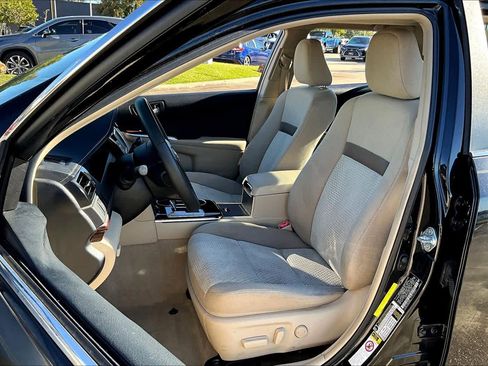 Used 2013 Toyota Camry L image 6