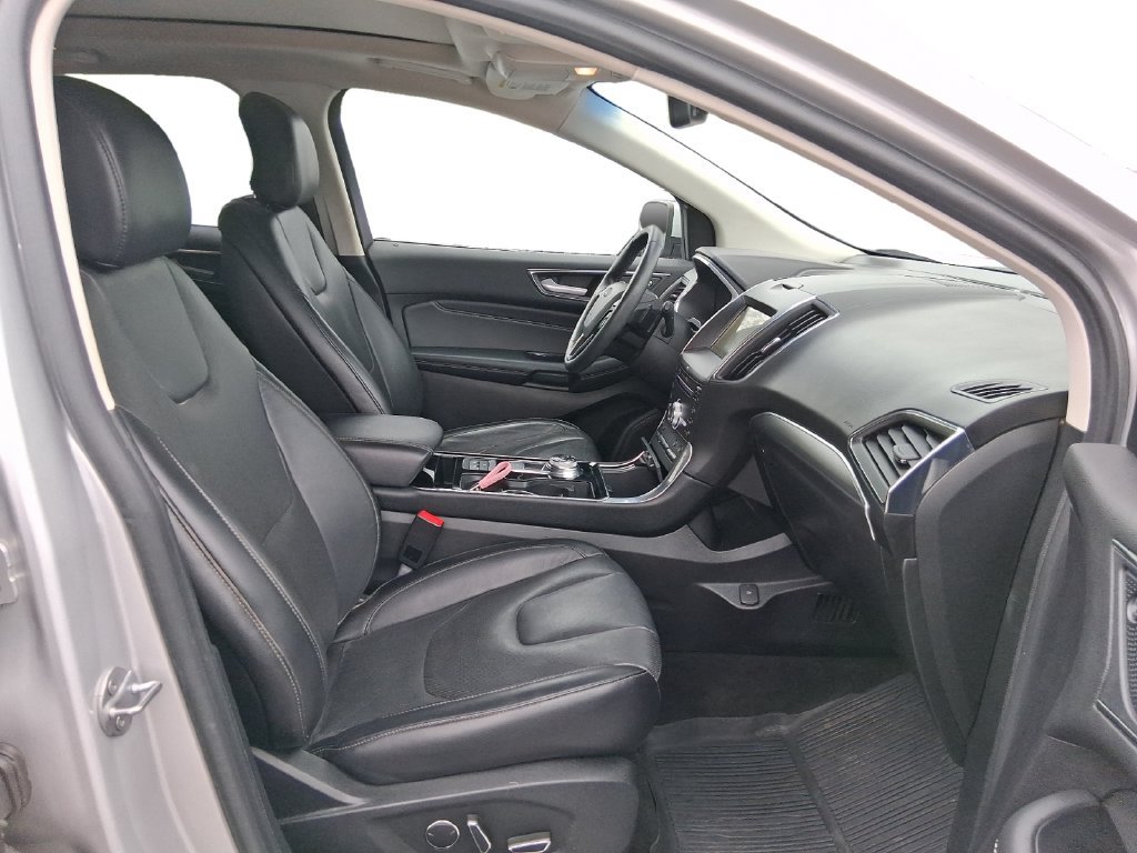 Used 2019 Ford Edge Titanium w/ Equipment Group 301A AWD/4WD image 30
