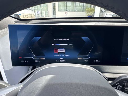 Used 2026 BMW iX xDrive60 image 18