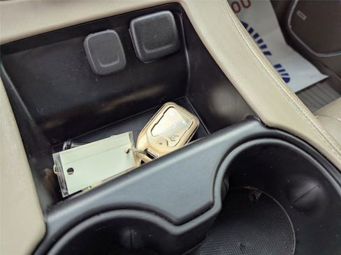 Used 2018 GMC Yukon SLT w/ Premium Edition image 23