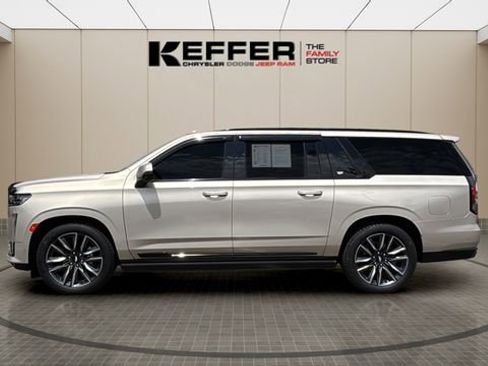 Used 2021 Cadillac Escalade ESV Sport Platinum RWD image 2