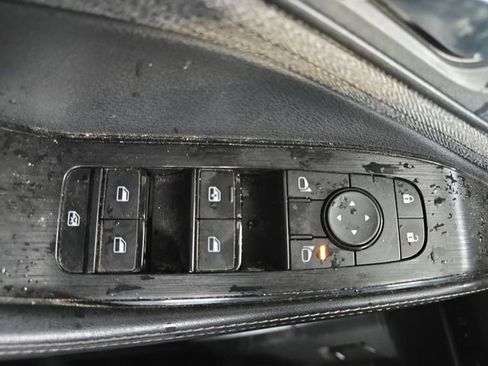 Used 2023 Nissan Rogue SV image 28