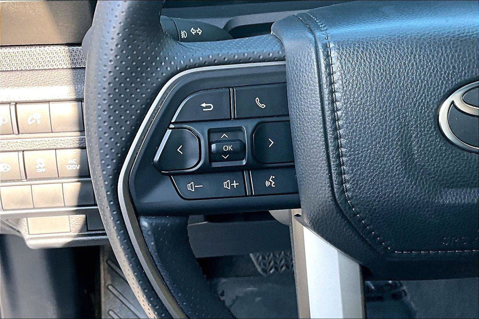 Used 2025 Toyota 4Runner Limited AWD/4WD image 18