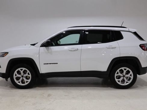 Used 2025 Jeep Compass Latitude w/ Sun & Sound Group AWD/4WD image 4