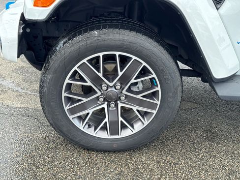 Used 2023 Jeep Wrangler Unlimited Sahara image 9