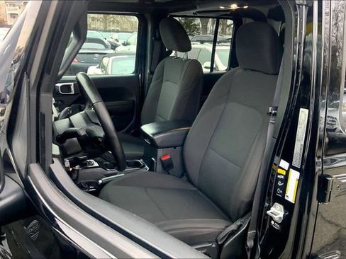 Used 2022 Jeep Gladiator Sport image 6