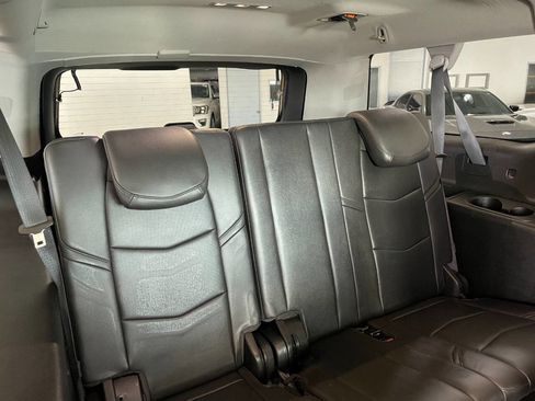 Used 2018 Cadillac Escalade ESV Luxury image 29