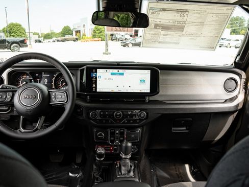 Used 2025 Jeep Wrangler Unlimited Sport AWD/4WD image 19