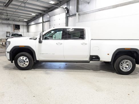 Used 2024 GMC Sierra 3500 Denali w/ Denali Reserve Package image 6
