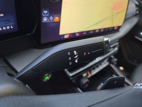 Used 2025 Chevrolet Traverse LT image 23