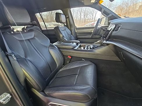 Used 2024 Jeep Wagoneer Series II image 16