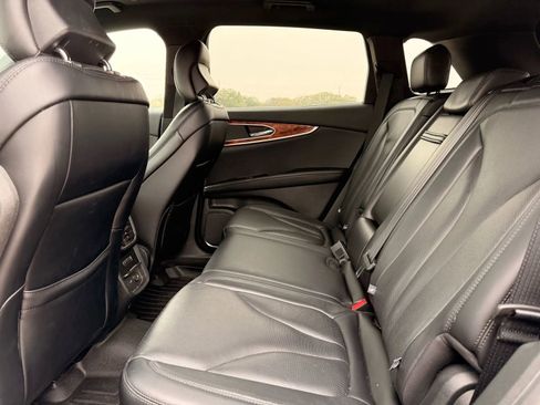 Used 2019 Lincoln Nautilus Reserve image 13