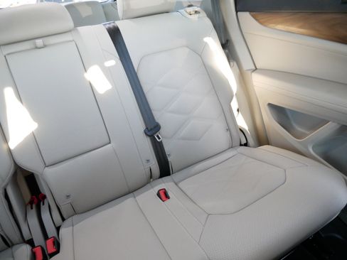 Certified 2025 Volkswagen Atlas SE w/ Black Wheel Package image 14