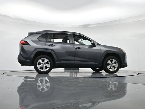 Used 2019 Toyota RAV4 XLE FWD image 32