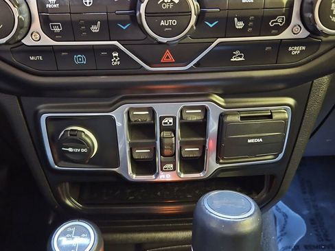 Used 2022 Jeep Wrangler Unlimited Sahara w/ Cold Weather Group image 21