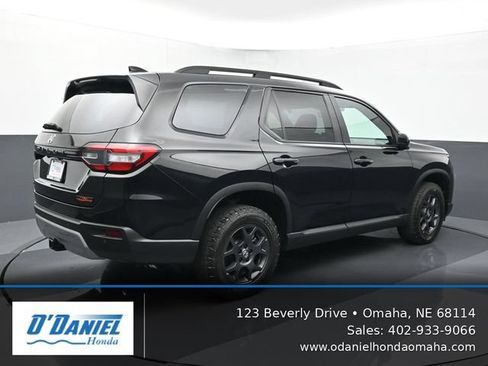 Used 2025 Honda Pilot TrailSport image 6