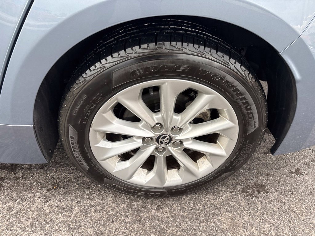 Used 2022 Toyota Corolla LE w/ LE Convenience Package FWD image 3