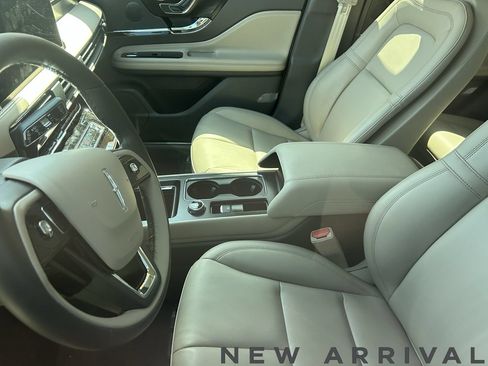 Used 2024 Lincoln Corsair FWD w/ Rear Removable Package Tray image 11