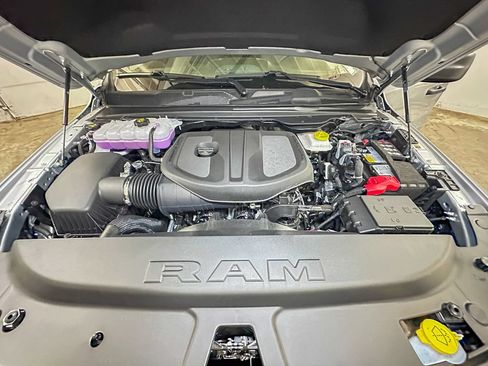 New 2026 RAM 1500 Express AWD/4WD image 43