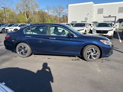 Used 2017 Honda Accord LX image 5