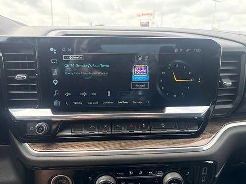 Used 2022 Chevrolet Silverado 1500 LT AWD/4WD image 18