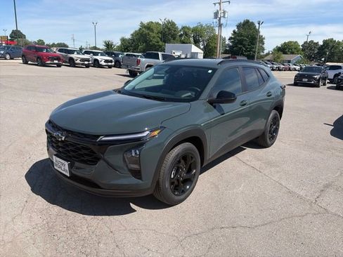 New 2026 Chevrolet Trax LT w/ Driver Confidence Package FWD image 2