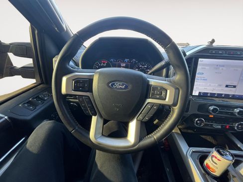 Used 2022 Ford F250 Lariat w/ Black Appearance Package image 12