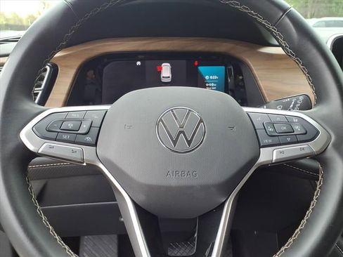 Used 2024 Volkswagen Atlas SE AWD/4WD image 28