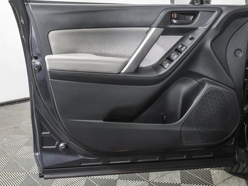 Used 2017 Subaru Forester 2.5i Premium image 35