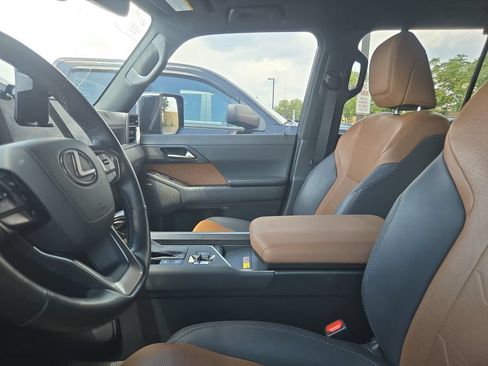 Used 2024 Lexus GX 550 w/ Cold Area Package AWD/4WD image 10