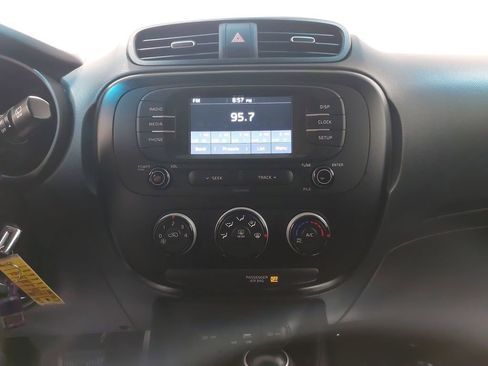 Used 2019 Kia Soul image 19