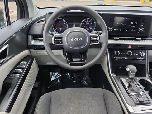 Certified 2024 Kia Carnival LX FWD image 13