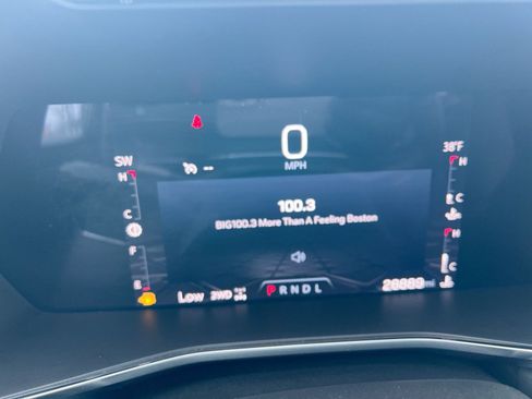 Used 2023 GMC Canyon Elevation w/ Trailering Package image 16