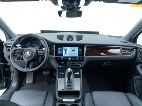Certified 2026 Porsche Macan AWD/4WD image 29