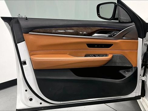 Used 2019 BMW 640i Gran Turismo xDrive w/ M Sport Package AWD/4WD image 18