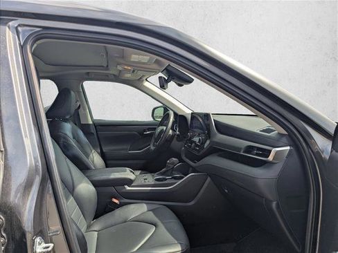 Used 2024 Toyota Highlander XLE image 15