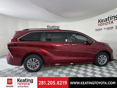 New 2026 Toyota Sienna XLE image 4