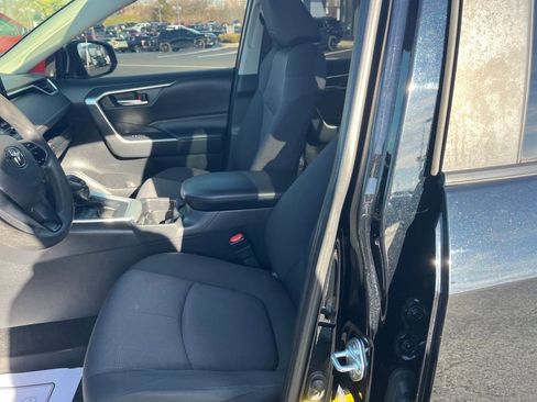 Used 2019 Toyota RAV4 XLE image 21