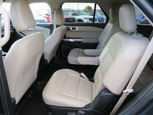 Used 2022 Ford Explorer XLT w/ Equipment Group 202A AWD/4WD image 24
