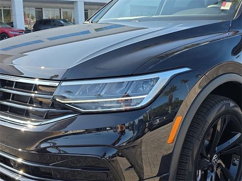 Certified 2024 Volkswagen Tiguan SE R-Line image 7