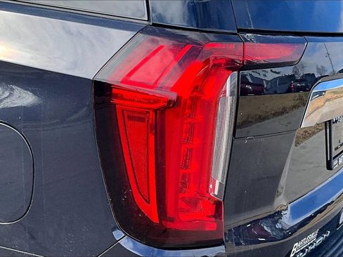 Used 2023 GMC Yukon SLT image 30