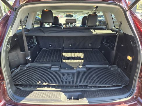 Used 2018 Toyota Highlander XLE image 27