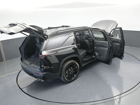 Used 2025 Chevrolet Traverse LT w/ Midnight/Sport Edition image 78