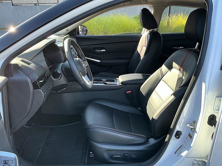 Certified 2025 Nissan Sentra SR w/ SR Premium Package FWD image 12
