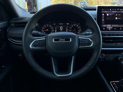 Used 2025 Jeep Compass Trailhawk image 33