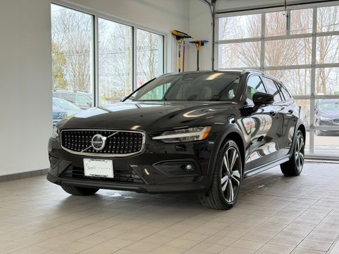 Certified 2024 Volvo V60 B5 Cross Country Plus w/ Protection Package Premier AWD/4WD image 2