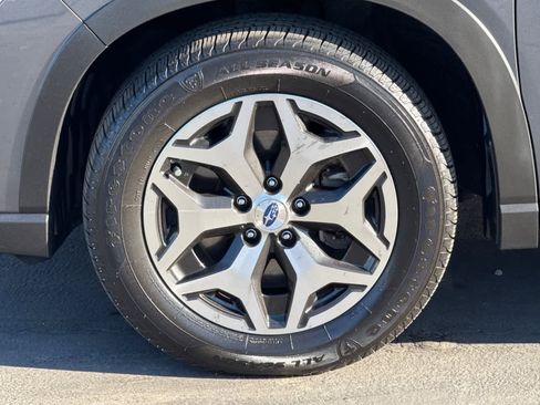 Used 2023 Subaru Forester Premium image 30