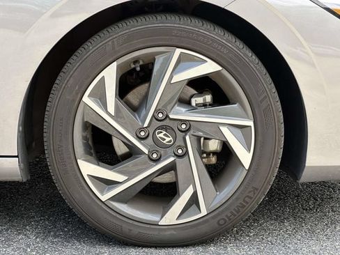 Used 2024 Hyundai Elantra Limited FWD image 7